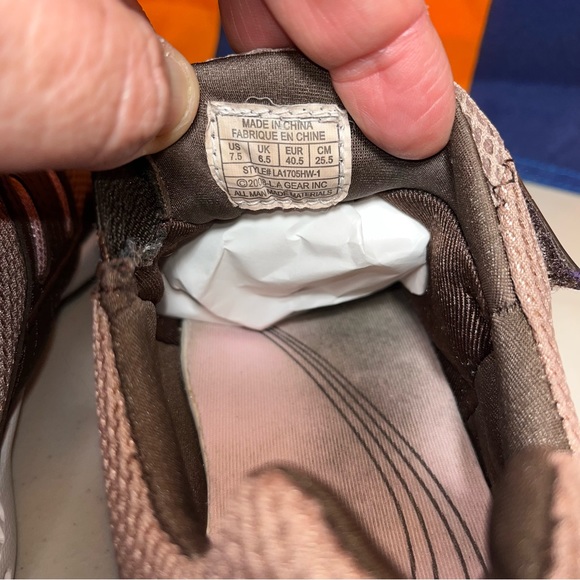 LA GEAR Women's mesh running shoes size 7.5 low top Brown Hook Loop sneakers - Picture 6 of 9